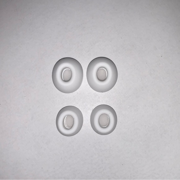 AirPods Pro Case and Earbuds - Picture 3 of 6